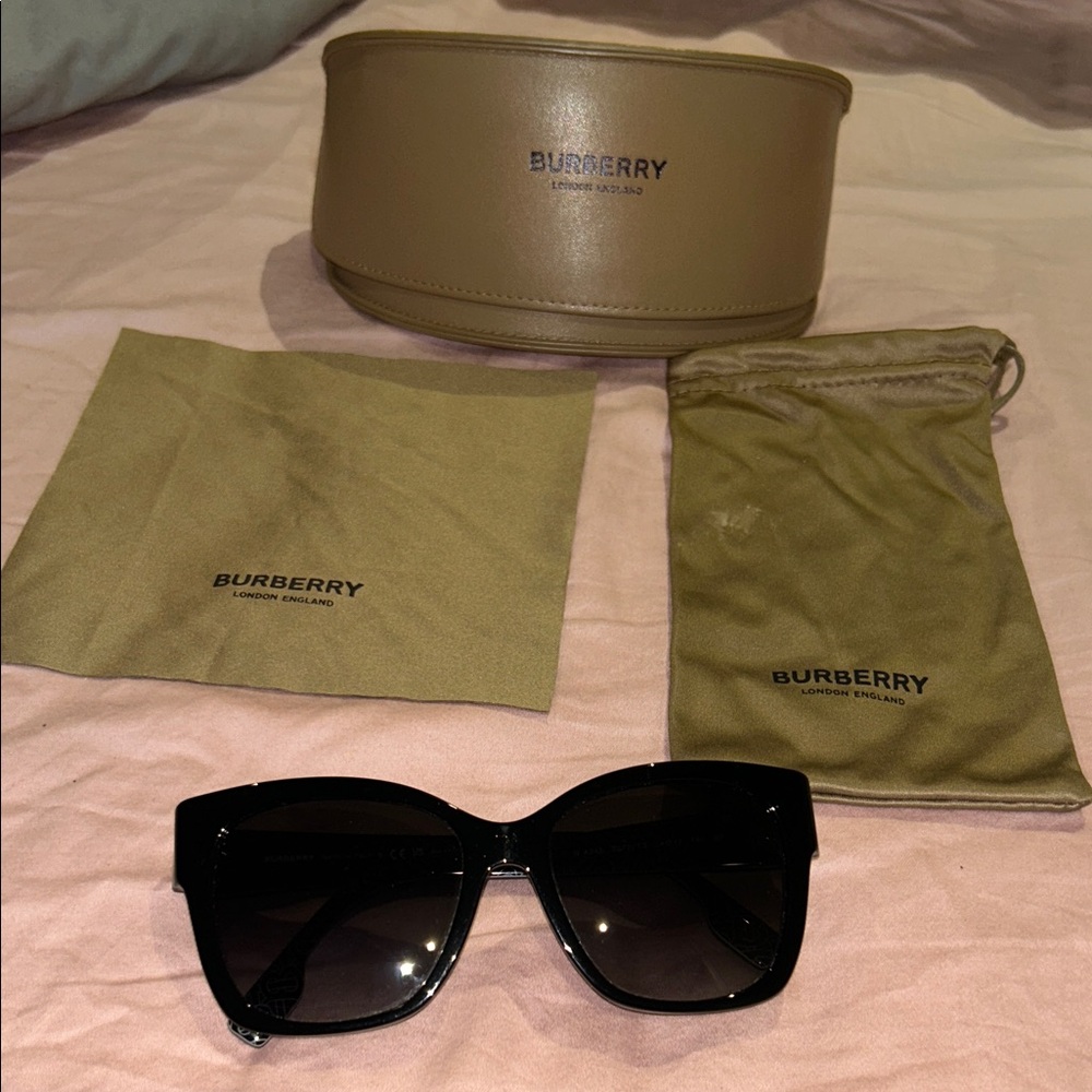 Authentic Burberry Ruth sunglasses
